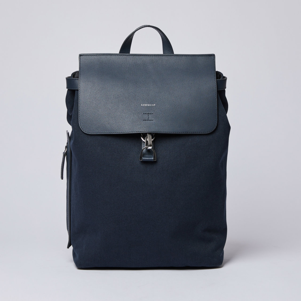 SANDQVIST ALVA W/DOG HOOK ネイビー（Navy with Navy Leather）