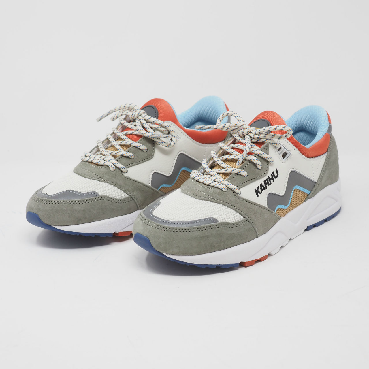 KARHU アリア アビーストーン/シルバー（カルフ スニーカー）